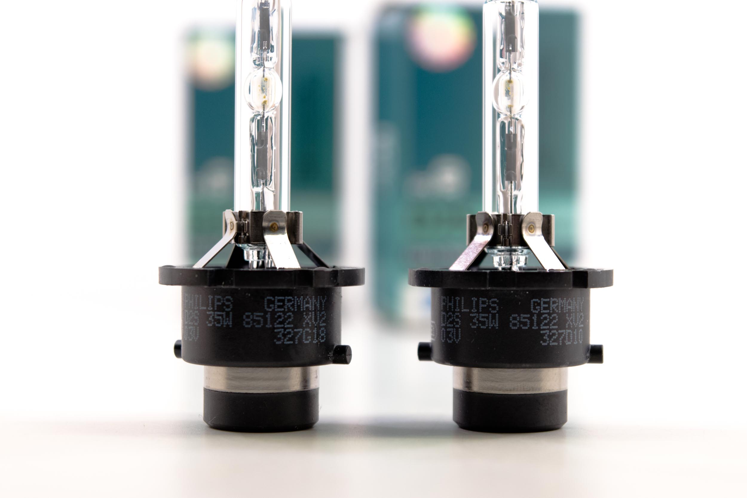 D4S: Philips 42402 XV2 Xtreme Vision 4800K HID Bulbs | TRS B141